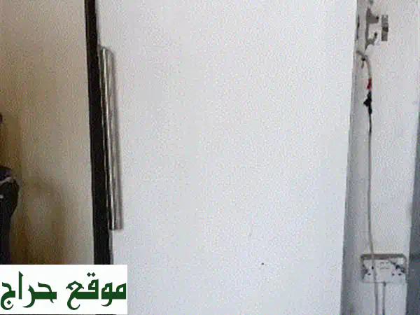 ثلاجة فريزر بحالة ممتازة - تعمل بكفاءة! (فرصة رائعة)