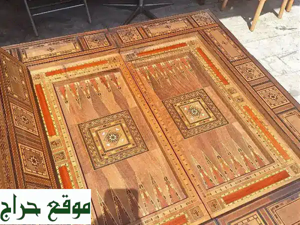 طاولة لعب شرقية عتيقة - تحفة فنية مرصعة بالصدف!...