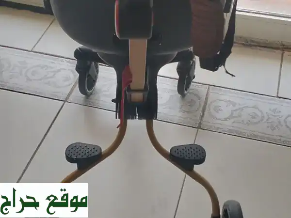 عربة أطفال مستعملة بحالة ممتازة - قابلة للطي وسهلة التخزين!