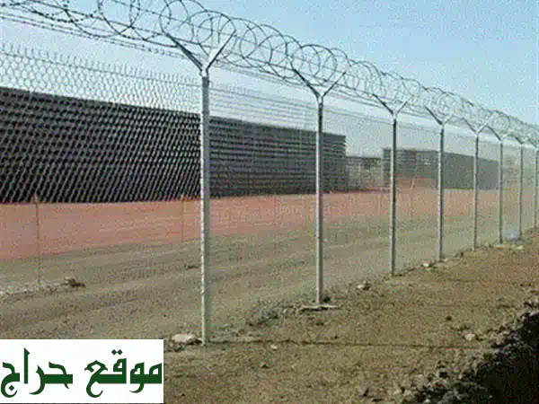 هناجر، مظلات، سياجات أمنية، وتركيبات معدنية متينة...