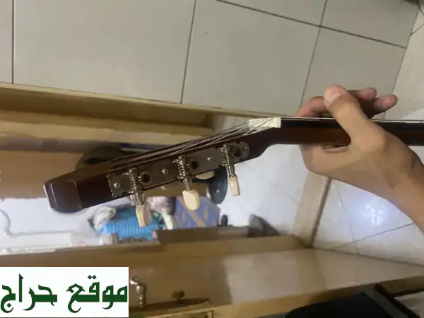 جيتار كلاسيك للبيع - حالة ممتازة! صوت دافئ ونقي -...