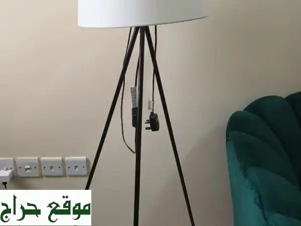 مصباحان للبيع! أرضي + سقف وردي ✨ (حالة ممتازة -...