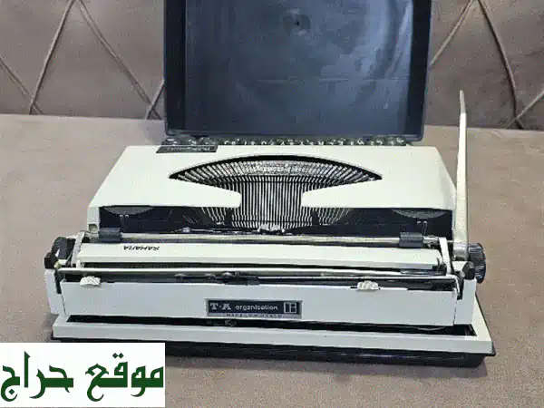 آلة كاتبة IMPERIAL SAHARA هولندية نادرة - قطعة فنية للديكور والكتابة!