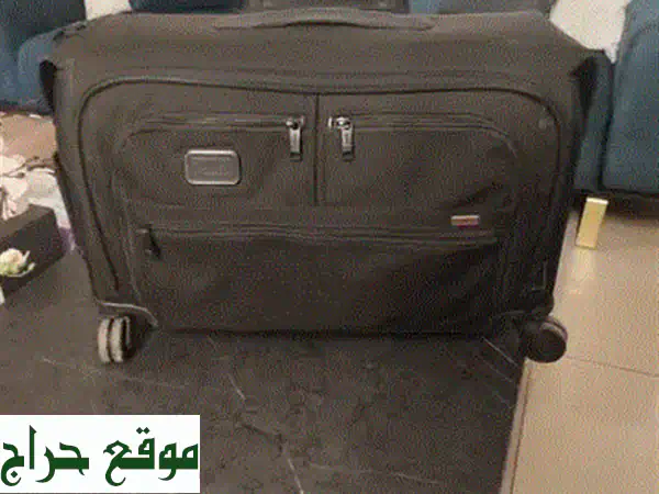 حقيبة سفر تومي العالمية الفاخرة - بحالة ممتازة! (سعر مميز)