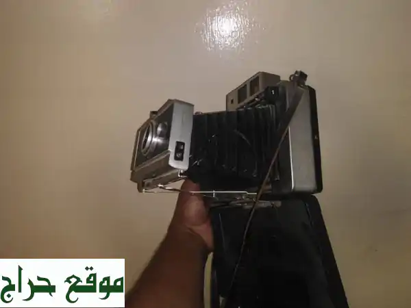 تحفة فنية نادرة! كاميرا ألمانية عتيقة تطبع الصور ذاتيًا (أكثر من 60 عامًا)