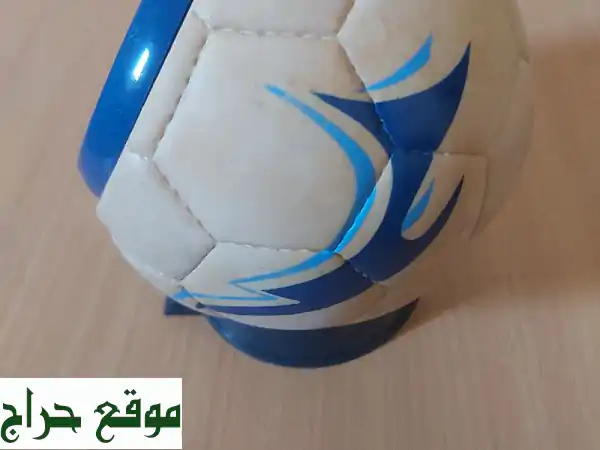 ساعة يد فريدة: تصميم كرة قدم أنيق - 350 ريال فقط! (الطائف)