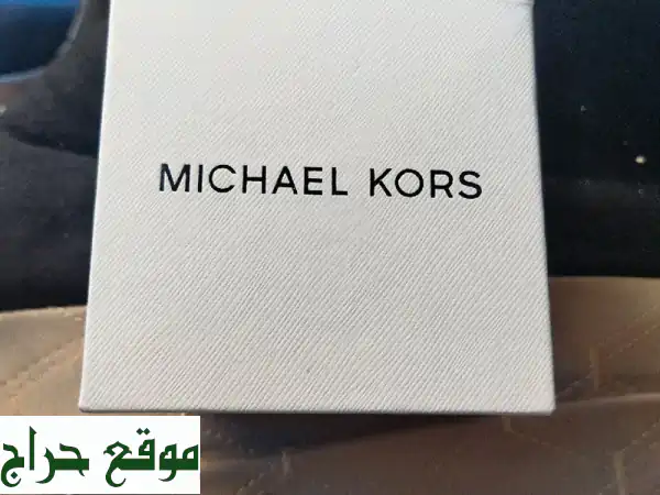 ساعة michael kors original أصلي للبيع. الساعة جديدة لم تستعمل نهائيا بالعلبه حقها. السعر 900 ريال. ...