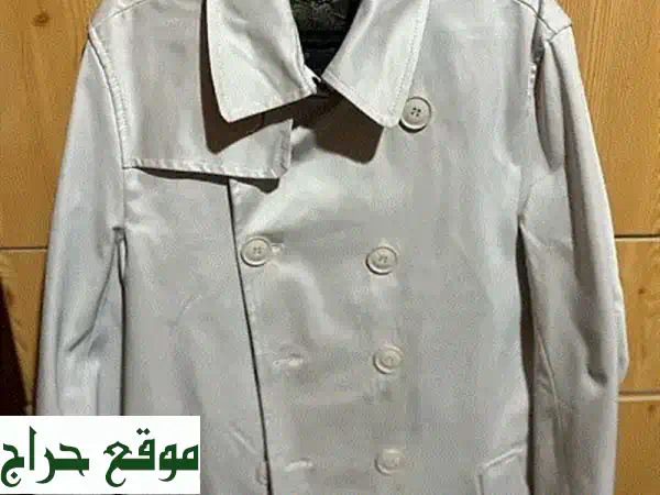 معطف بوربري ديمي بيج مستعمل - أناقة لا تُقاوم بسعر مميز!