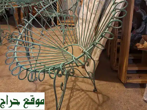 طاولة مع ٤ كراسي فيرفورجي انتيك قديم