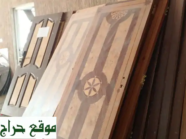 فرصة لا تعوض! 🚪 أبواب خشبية مستعملة للبيع - مقاسات وكميات متنوعة!
