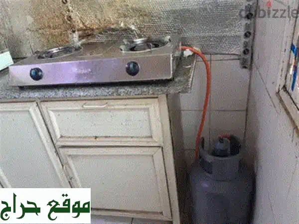 فرصة لا تعوض: طقم مطبخ متكامل للبيع بالمنقف - موقد غاز بضمان، اسطوانة، منظم، طاولة!