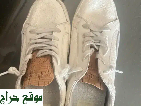 حذاء أنيق مقاس 37 بـ 10$ فقط! أناقة وجودة لا تُفوّت...