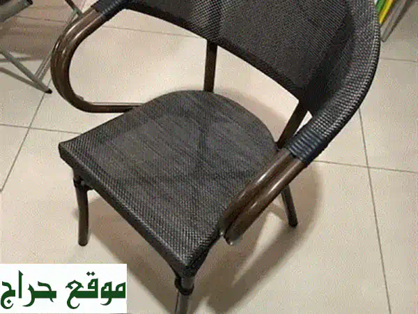 راحة لا تُقاوَم مع كراسي قهوة ومكاتب أنيقة...