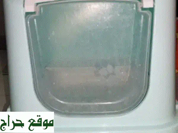 رُكنٌ فريد لقططك الكبيرة: صندوق فضلات أخضر وأبيض فاخر