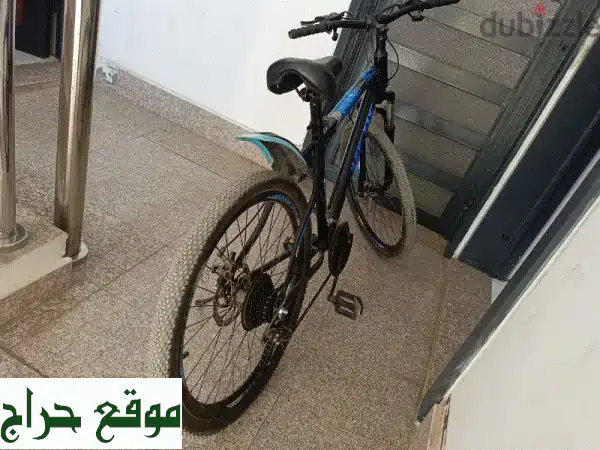 دراجة أطفال أزرق وأسود - بحالة ممتازة!  فرصة لا تُفوّت!
