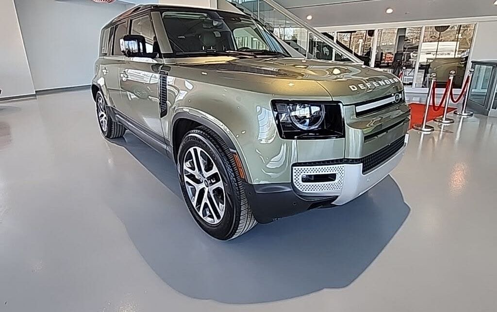 2022 Land Rover Defender 110 SE AWD 