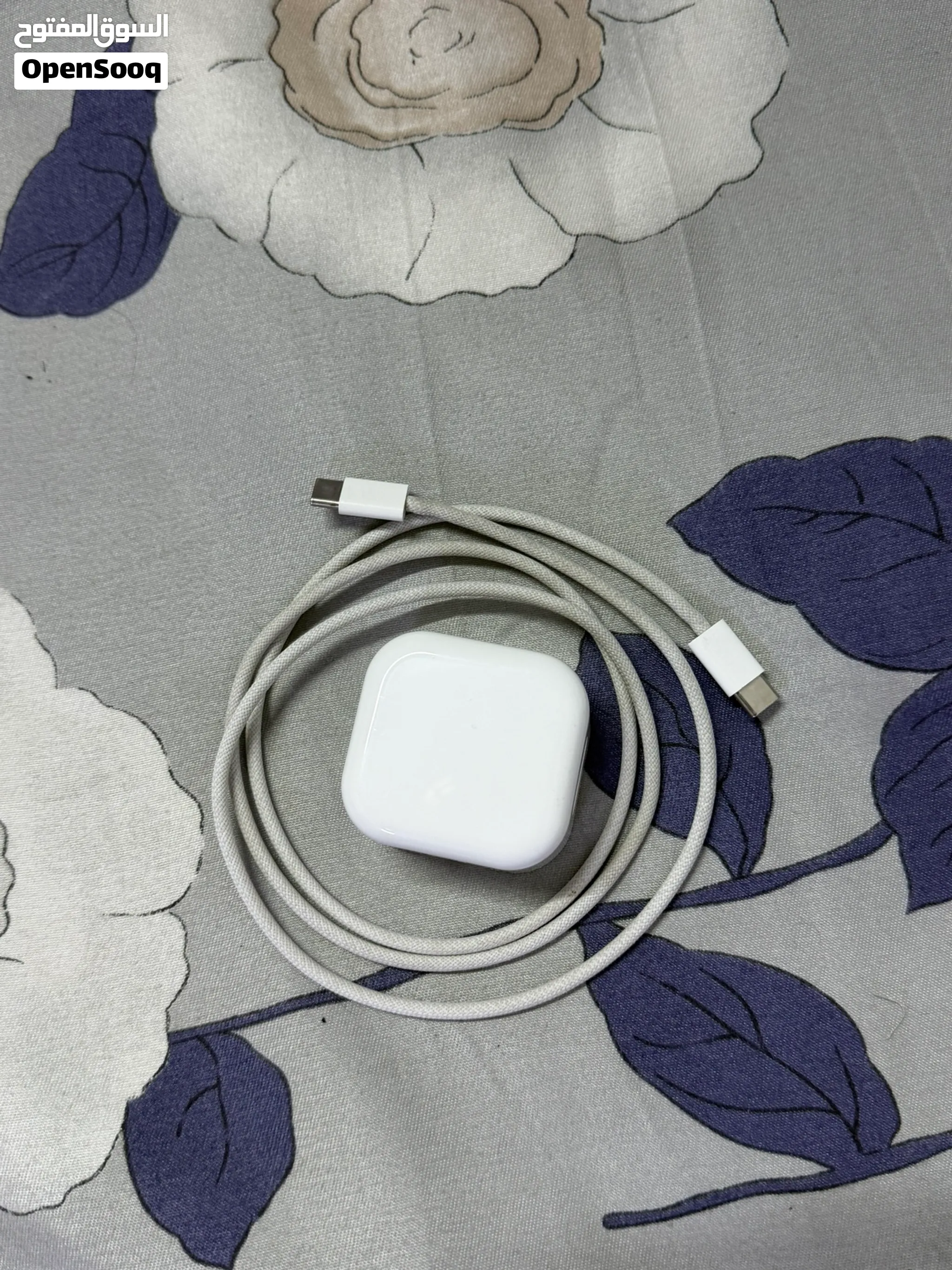 Apple adapter 20W original 10/9 with same condition cable