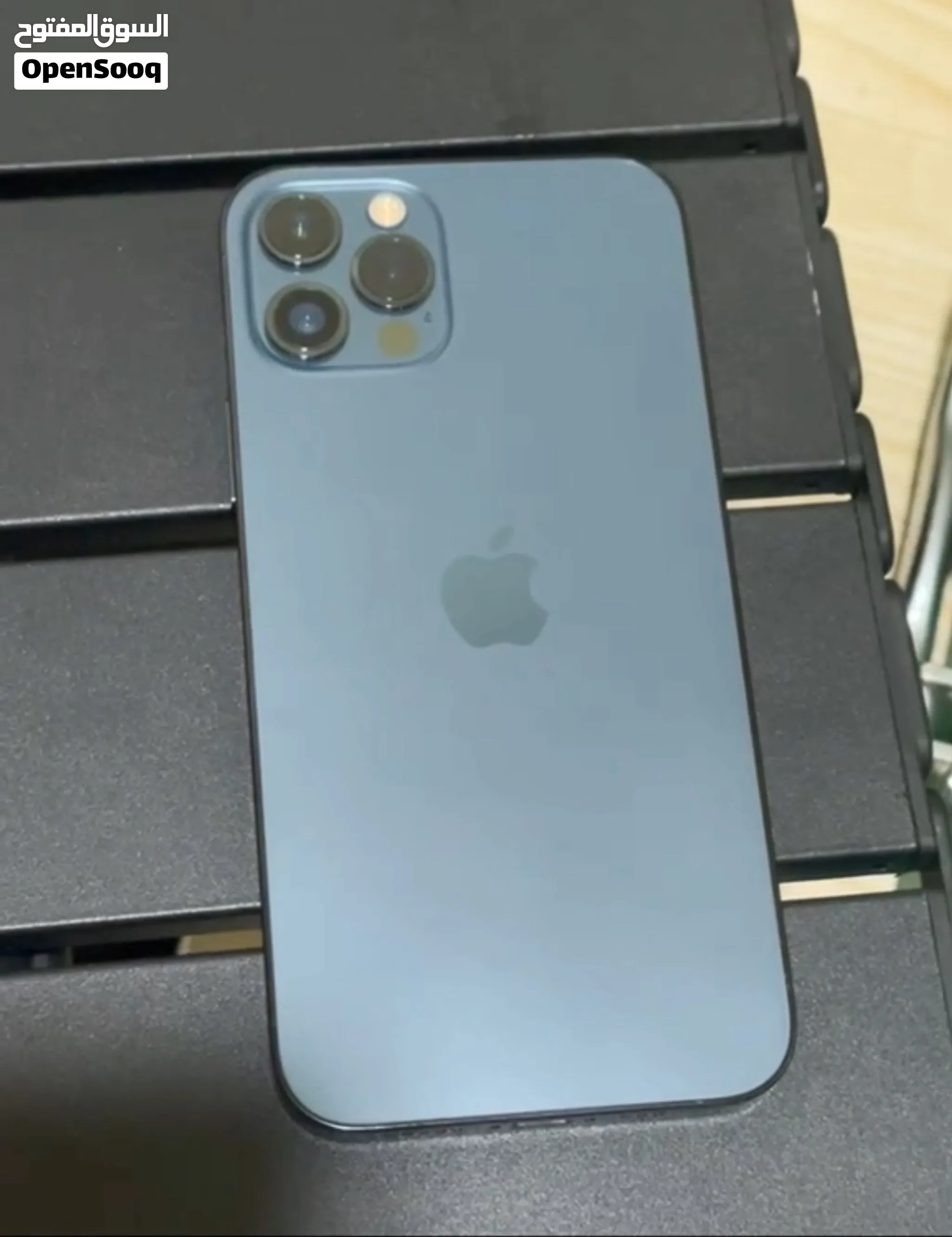 للبيع iPhone 12