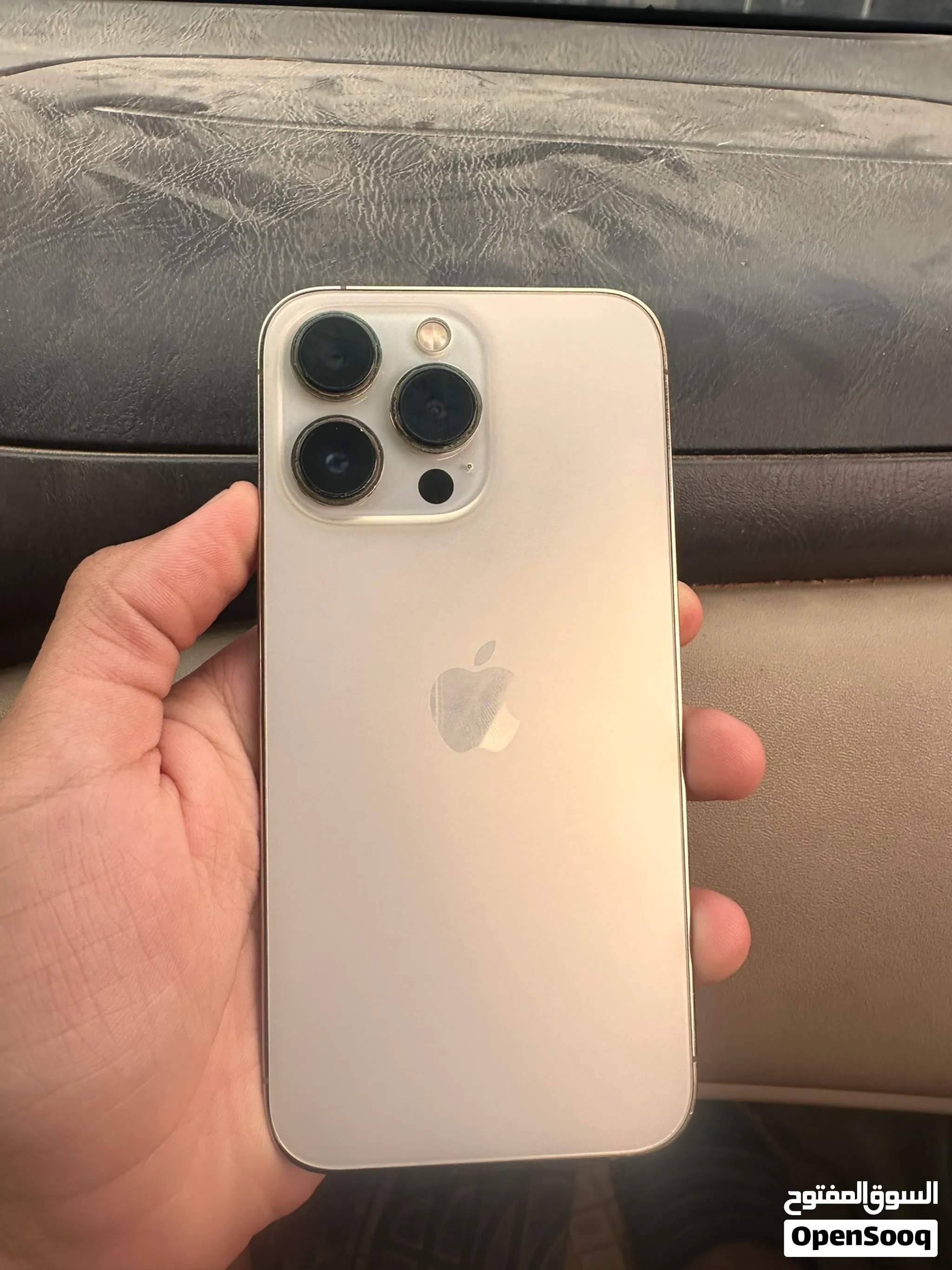 iPhone 13برو 256 جيجابيت البطاريه 76 الجهاز مستعمل عندي ليه سنه الجهاز نظيف