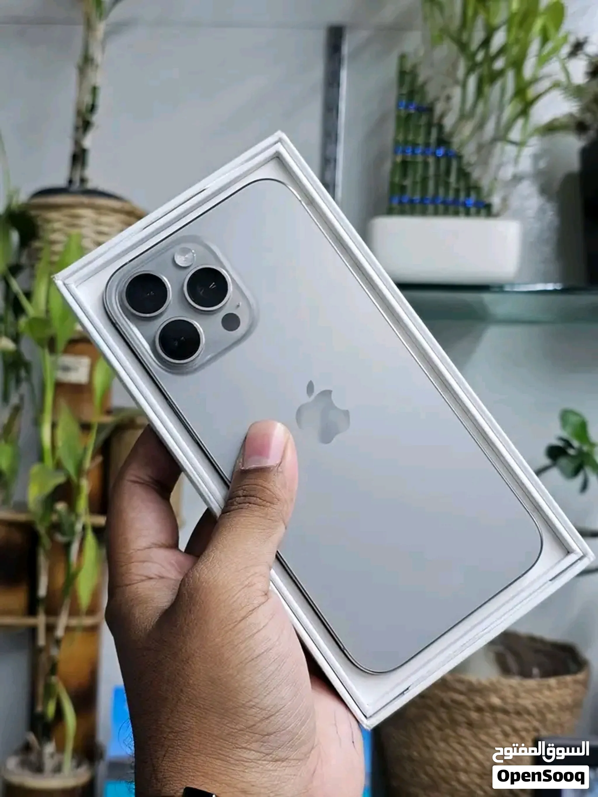 iPhone 16 Pro Max – Natural Titanium