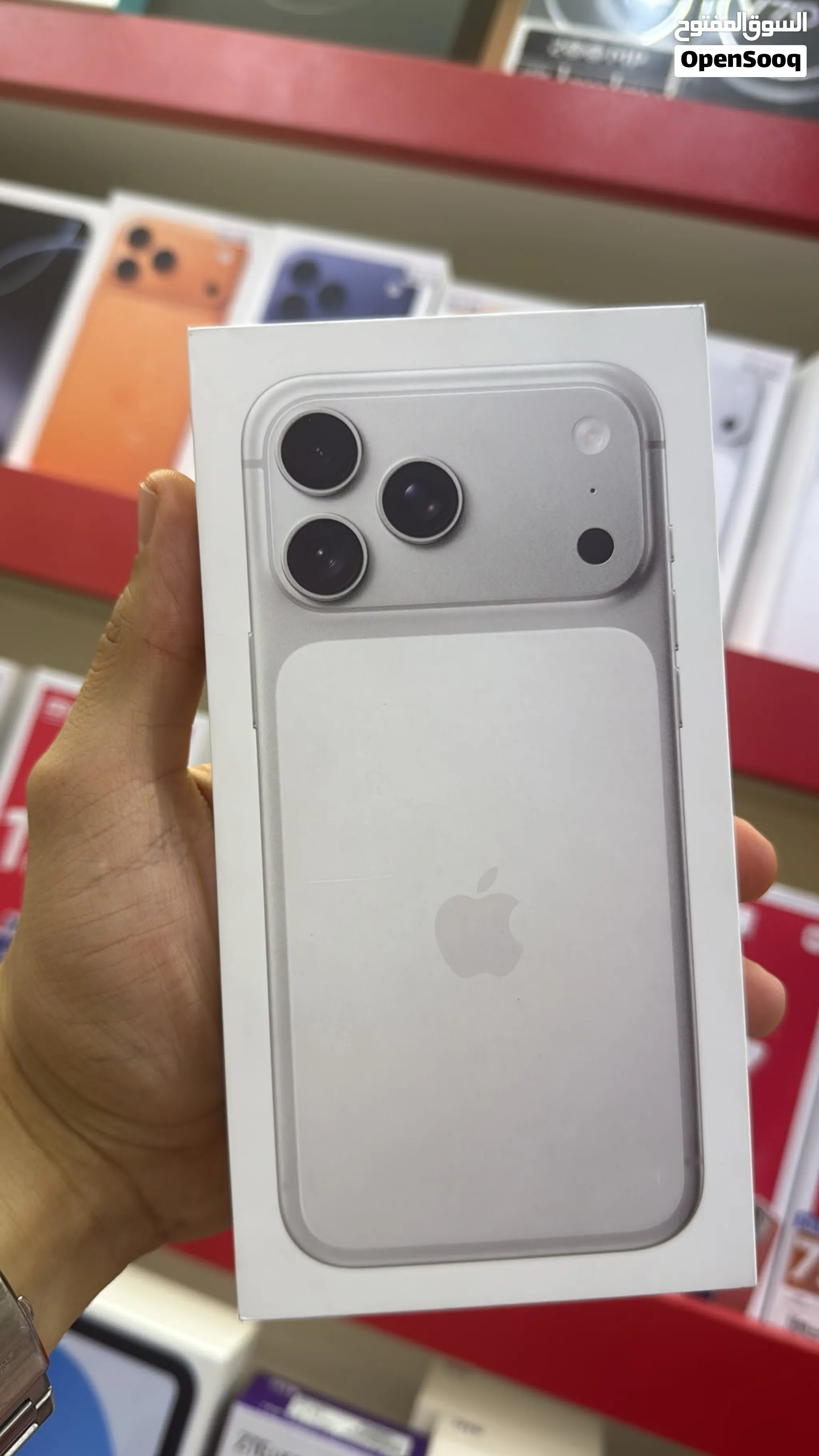 هاتف iPhone 17 pro max جديد بسعر ممتاز