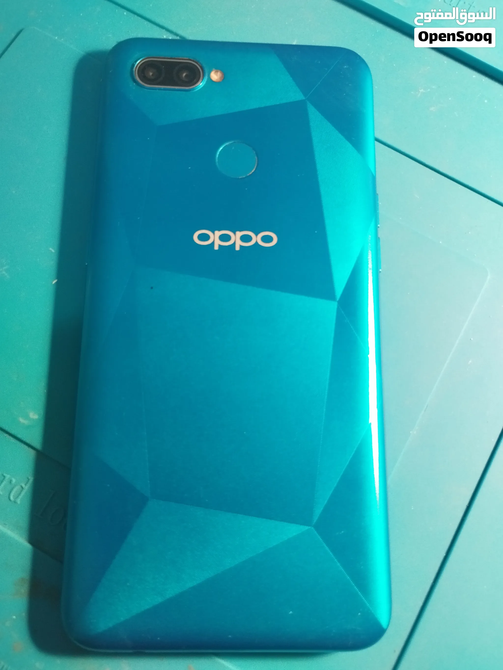 هاتف من نوع oppo باقي نقي لي بغاه يتواصل معايا
