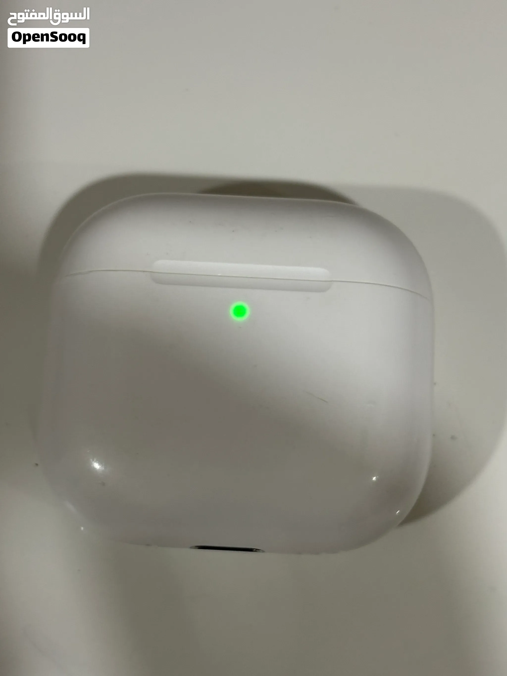 Apple AirPods 4 used like new with box ايربودز 4 ابل اصليه مستعمله نظيفه مع البوكس