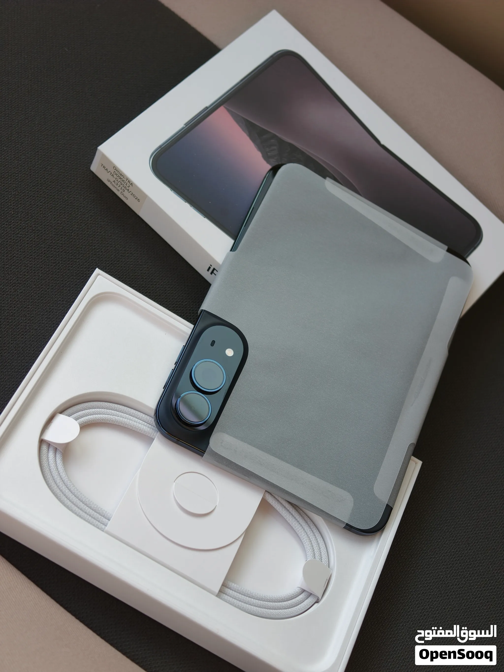 iPhone Duo 2TB، Just Activated، بضمان عُمان الرسمي، Arabic Box، Condition 10/10.