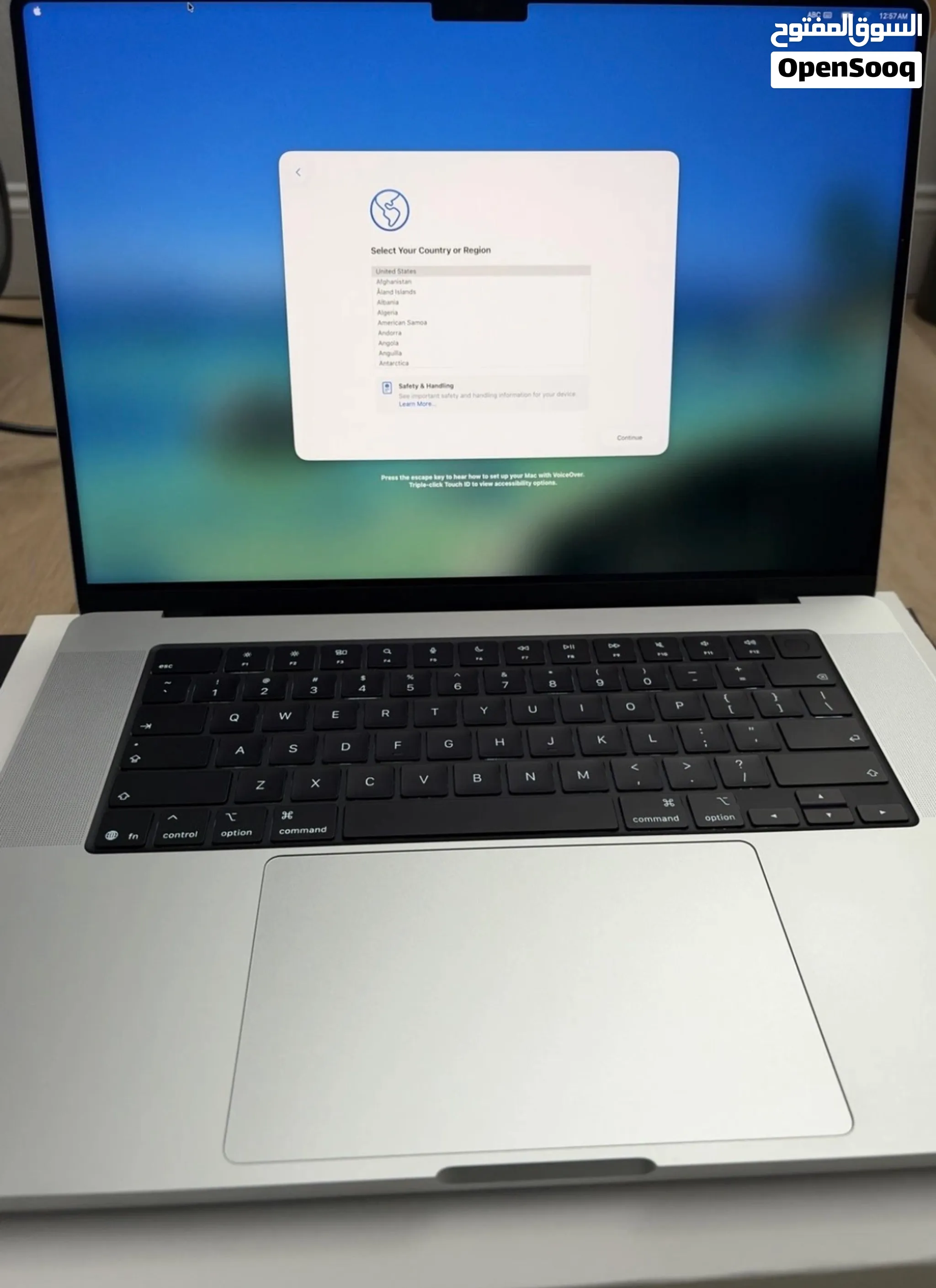 Apple MacBook Pro 16" M5 Max Chip 36GB RAM 2TB SSD 32-core GPU Silver