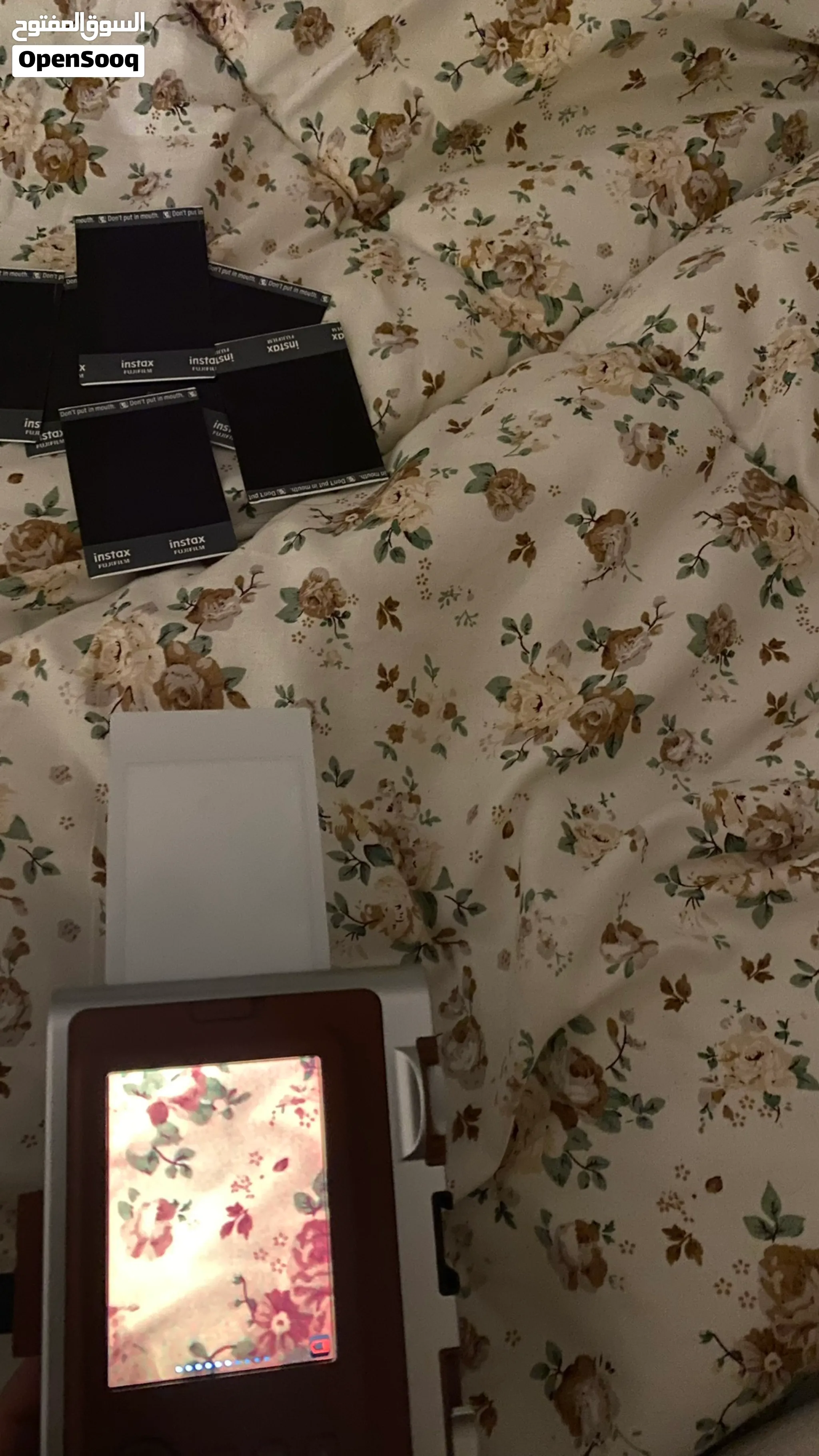 كميرا instax مع كفرها