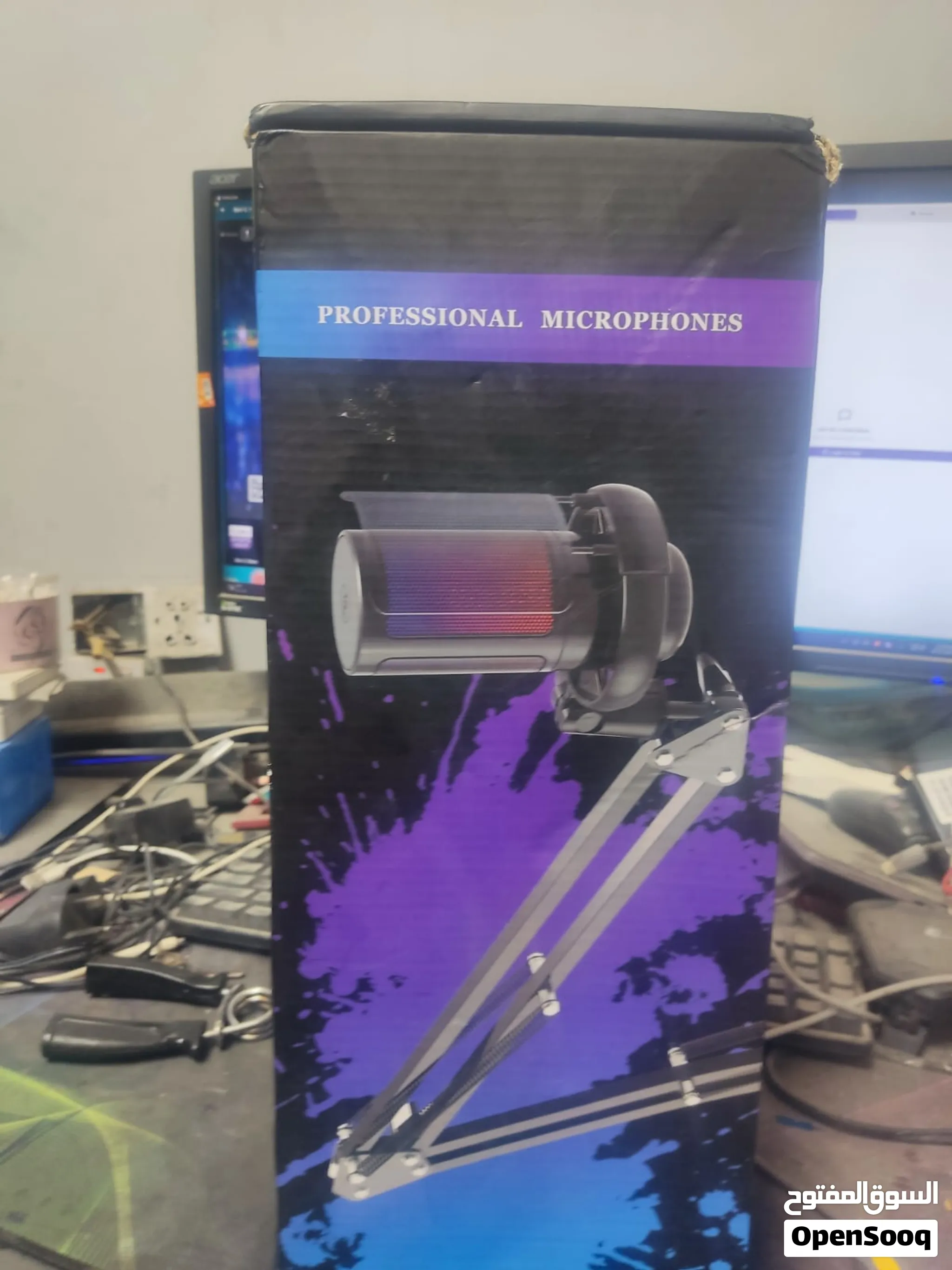 ميكروفون احترافي للبث الصوتي والتسجيل (Professional Microphone) مع حامل مكتبي مرن