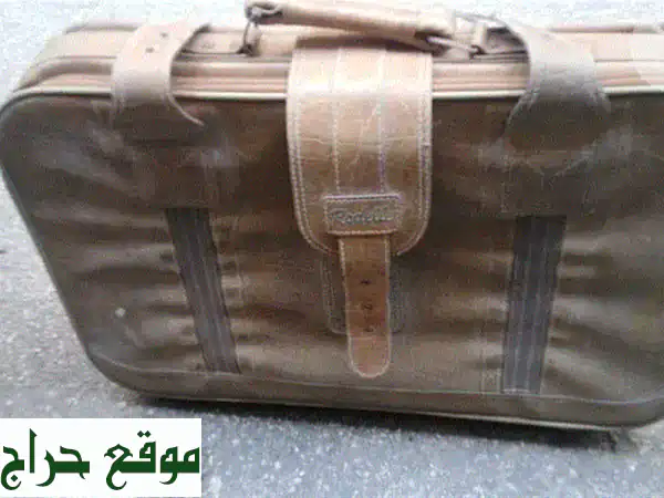 شنطة جلد أنتيك أصلية من الثمانينات: رفيقك الفريد...