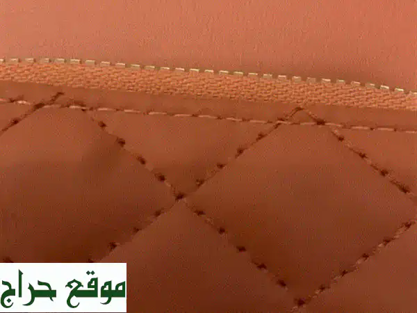 شنطة كروس أصلية فاخرة - لون جملي مميز | بحالة ممتازة كالجديدة