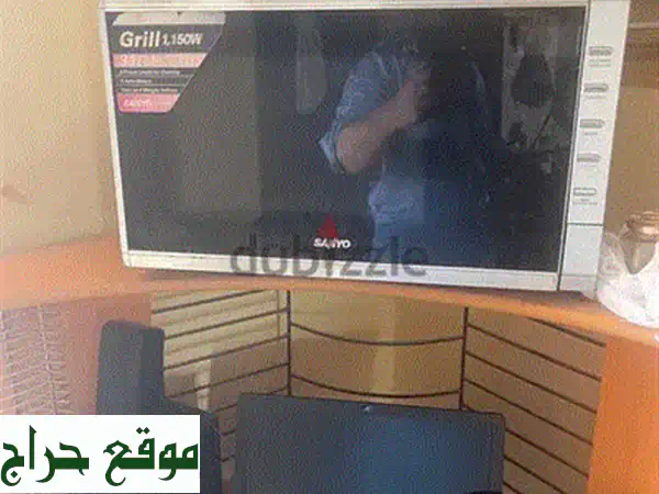 فرن ميكروويف وطاولة متكاملة: أناقة وعملية لمطبخ أحلامك