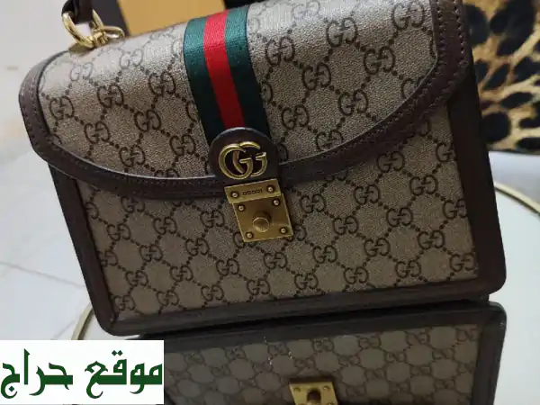 تألقي بـ حقيبة غوتشي أصلية Padlock GG Supreme بمقبض...
