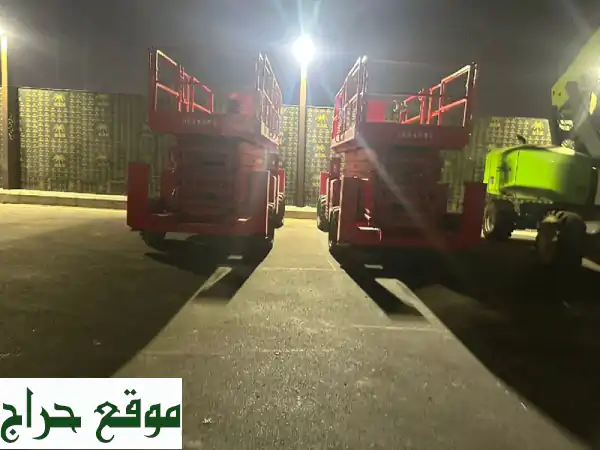 ارفع إنتاجيتك بأمان! تأجير روافع شوكية ومقصية حديثة للمصانع والمخازن.