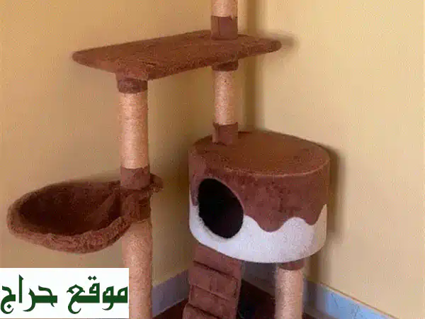 شجرة وبرج قطط مستعملة (بحالة ممتازة) للبيع - مكان...