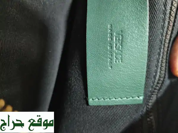 حقيبة فيرسا تشي جلد طبيعي أصلية 100% (أخضر فاخر) - حالة ممتازة، فرصة نادرة!