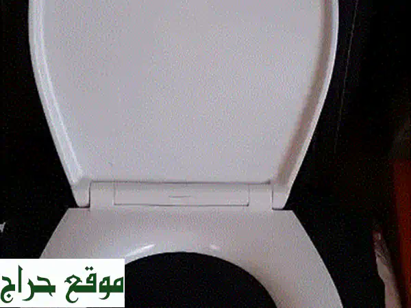 مقعد حمام Wenko أسود دائري | أناقة عصرية وجودة تدوم لحمامك