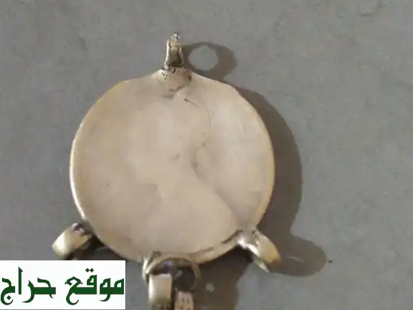 كنز تاريخي نادر: قلادة عملة هندية فضية أصلية 1818 - تحفة عتيقة لعشاق التراث والمتاحف