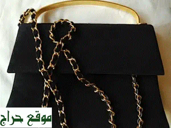 أناقة الأنمي والكروشيه: قبعة صوف يدوية كاروهات عنابي وزيتي كريمي – تصميم فريد تدفئة عصرية!