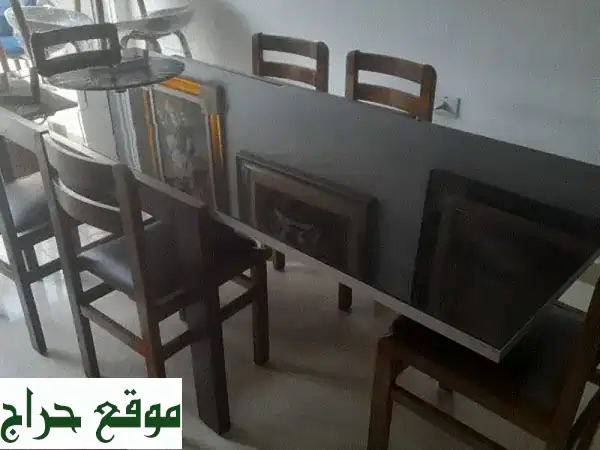 سفرة إيطالي فاخرة تفتح مع كراسي مسيفة متينة: أناقة إيطالية وجودة تدوم!