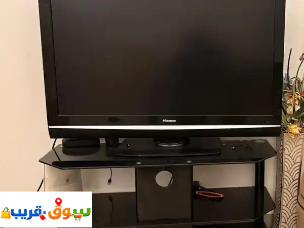 فرصة لا تعوض! تلفزيون أنيق وستاند عصري للبيع...