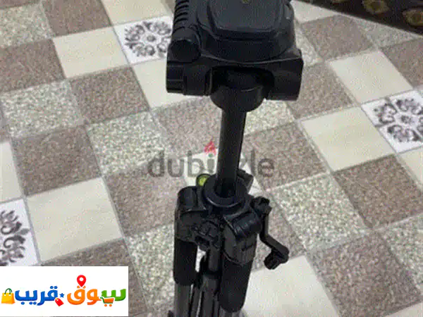 حامل كاميرا أصلي (ترايبود) بحالة ممتازة ونظيف جداً...