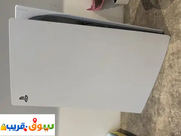 جهاز بلايستيشن 5 مع يدين تحكم استخدام أقل من شهر