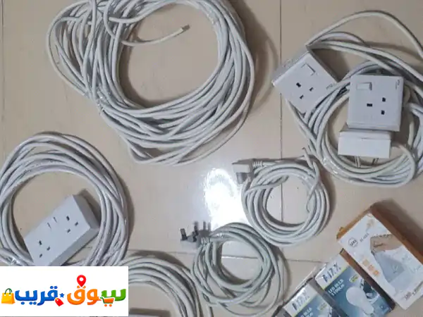 مصباح كهربائي عدد اثنين ثلاثي الالوان رأس الخيمة ب 250 درهم مع كبال الكهرباء يرجى التواصل واتساب ...