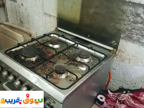 فرصة ذهبية: ثلاجة بابين ضخمة بحالة ممتازة وبوتاجاز عملي للبيع – جهز مطبخك بذكاء!