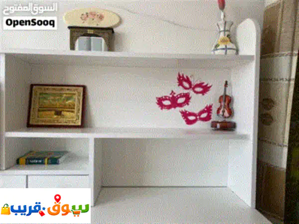 Bureau fille avec bibliothèque et rangement – Très bon état
