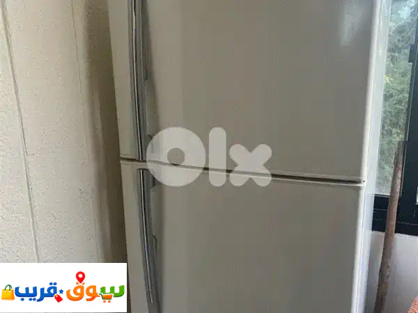 فرصة ذهبية: ثلاجة هيتاشي بفريزر (مستعملة بحالة...