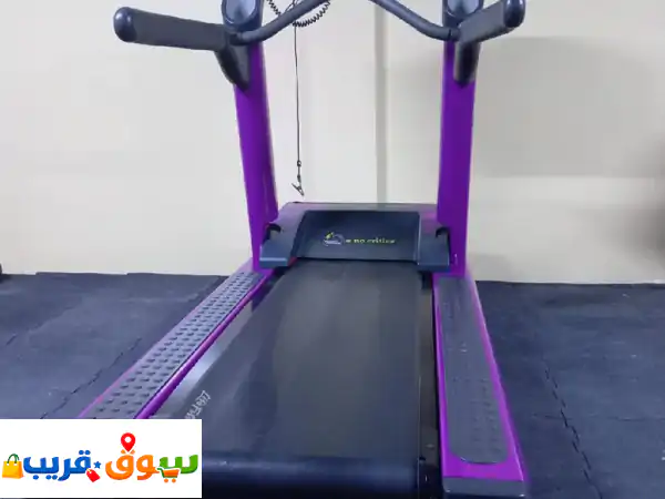 جهاز المشي life fitness clst،120 فولت  5000 درهم اماراتي